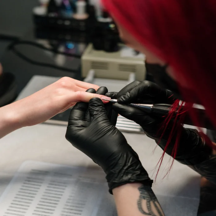 Cuatro formas de manicuras para un cuidado de uñas perfecto